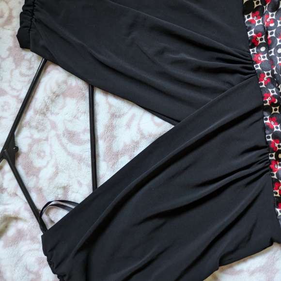 Roulette Black V-Neck Dress-Red Patterned Silky Sash-Size Medium-Cap Sleeves - Picture 10 of 11